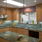 ชุดสีน้ำตาลในครัวขนาดกะทัดรัด