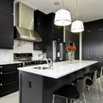 เฟอร์นิเจอร์สีดำในห้องครัวสไตล์ทันสมัย
