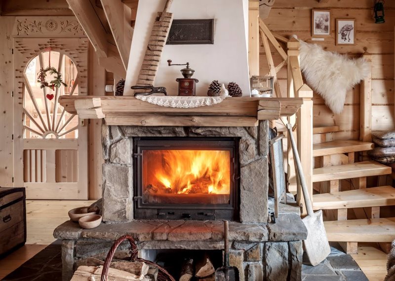 Decorative fireplace in the chalet-style kitchen-living room