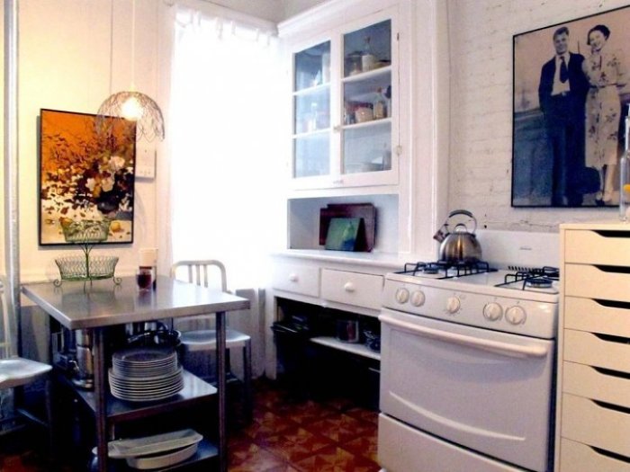 The paintings on the walls.