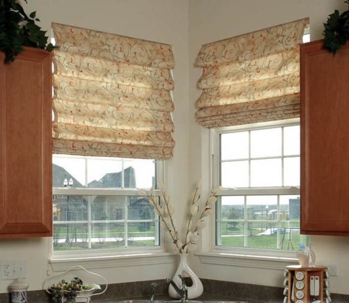 O preço das cortinas romanas.