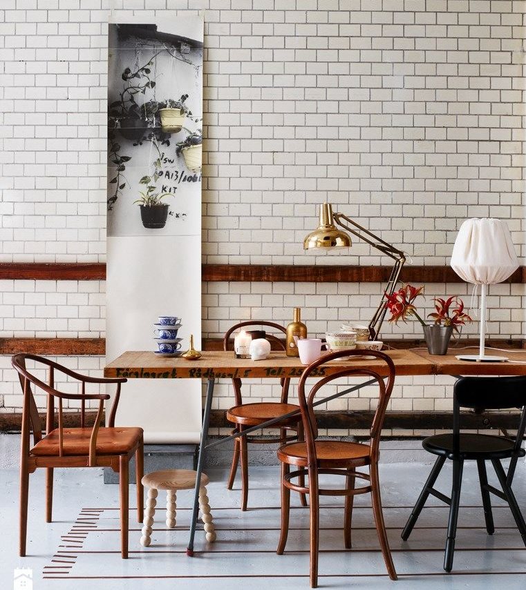Vienna chairs in the interior of a modern kitchen