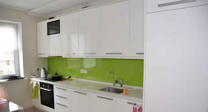 Tablier vert dans la cuisine.