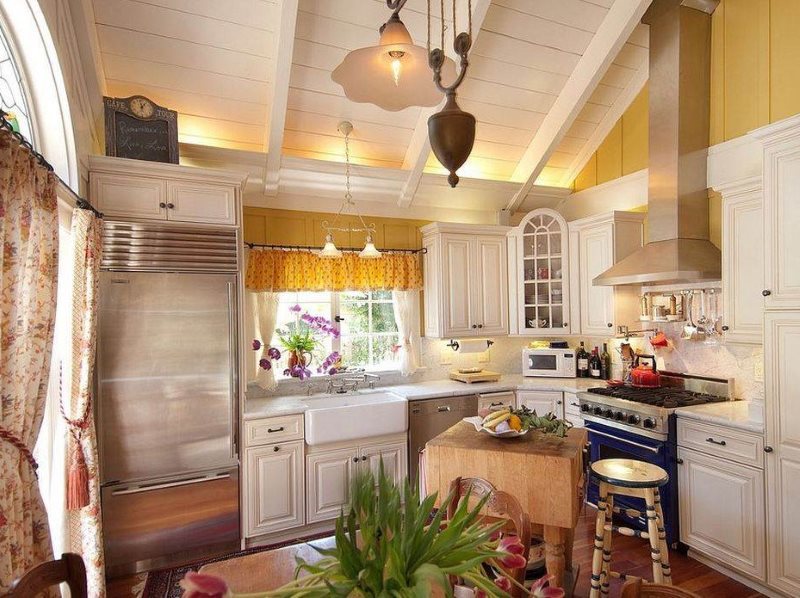 ห้องครัวสไตล์คันทรีในบ้านในชนบท