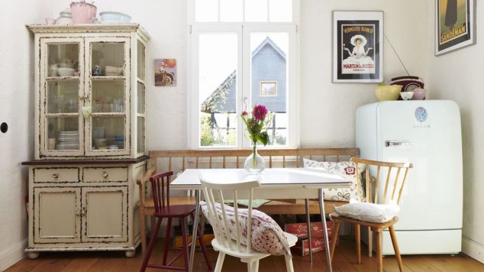 fenêtres dans le style du shabby chic.