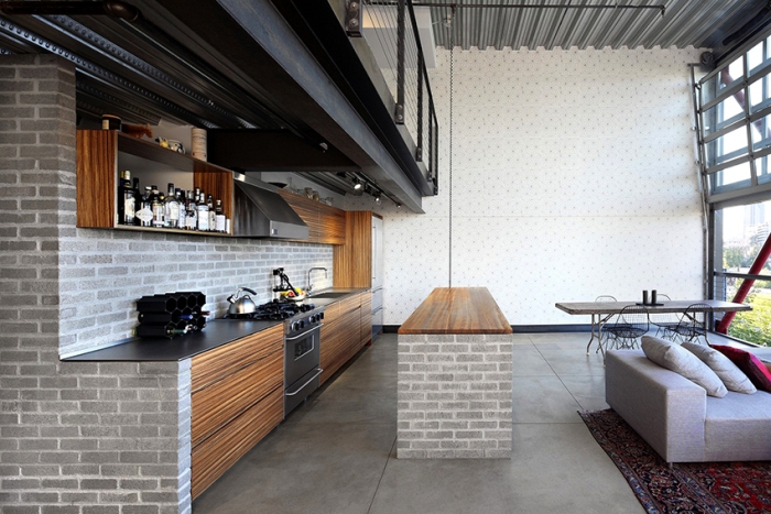 La cuisine est un grenier.