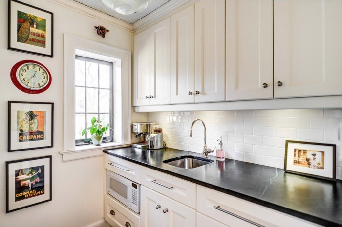 لون المطبخ الخطي.