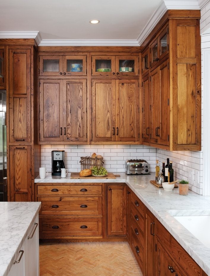 Muebles de madera para una cocina rusa.