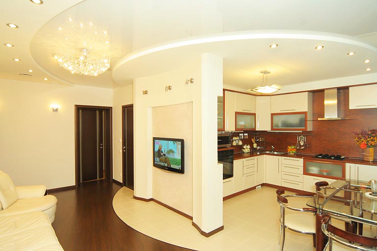 Plafond en placoplâtre blanc sur deux niveaux