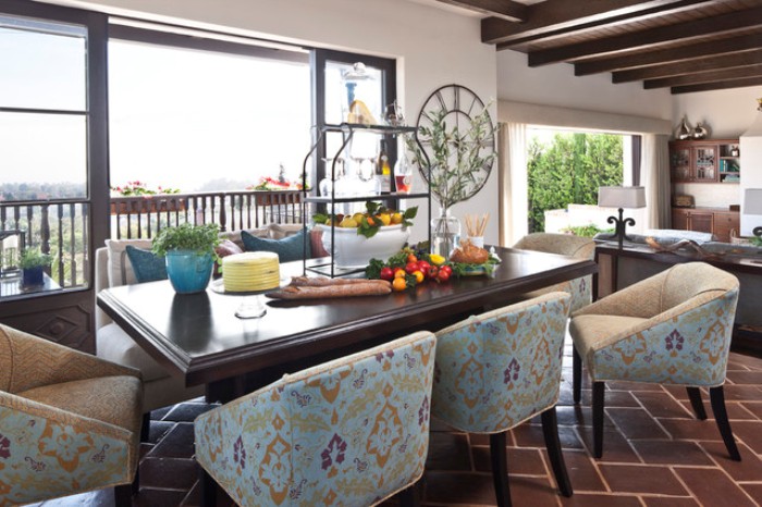 Sedie imbottite con rivestimento originale.