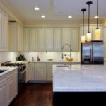 Corner headset with handleless facades