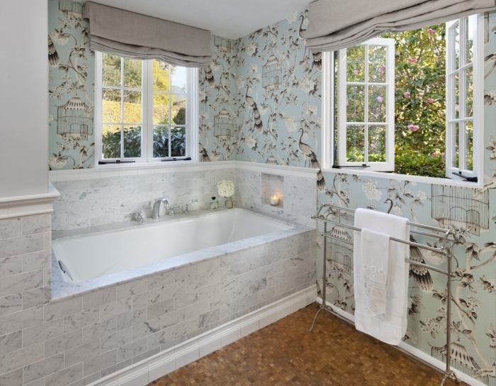 Nuances froides de papier peint.