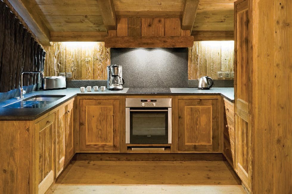 U-shaped set made of wood