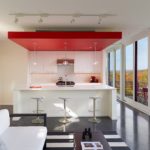 Couleur rouge à l'intérieur de la cuisine