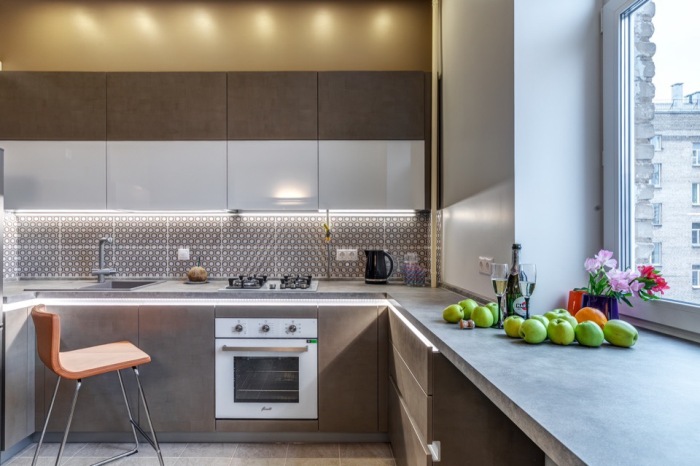 Dapur plastik coklat.