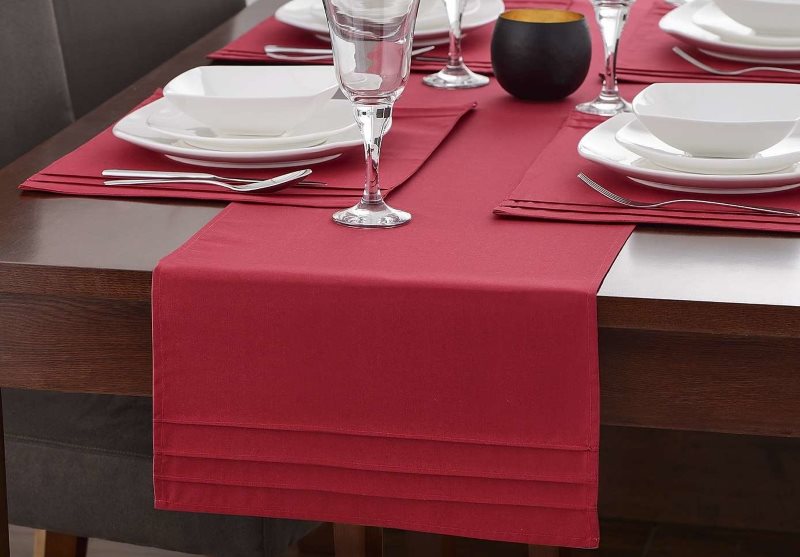 Chemin de piste bourgogne sur la table de la cuisine