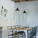 Faruri cu pandantiv deasupra mesei bucătăriei