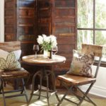 Ecran de lemn în bucătăria unei case de țară