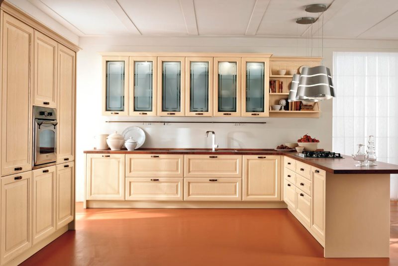 Cocina moderna con muebles de madera de bajo costo.