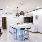 Glänzende Deckenleuchten