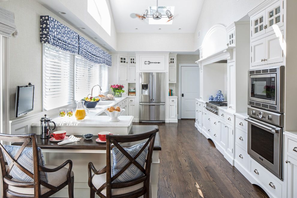 Textile la modă în interiorul unei bucătării moderne