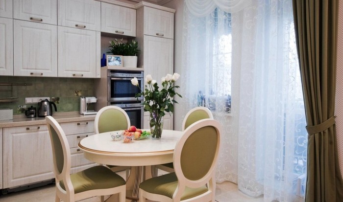 La cuisine est de style anglais.