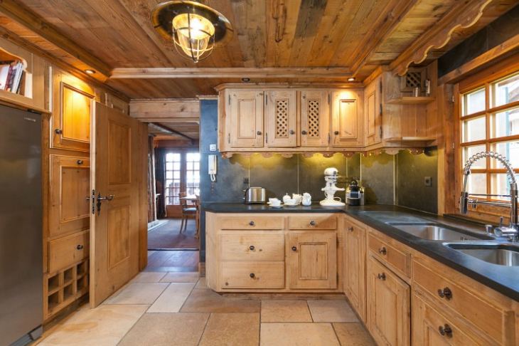 Corner headset with wooden facades