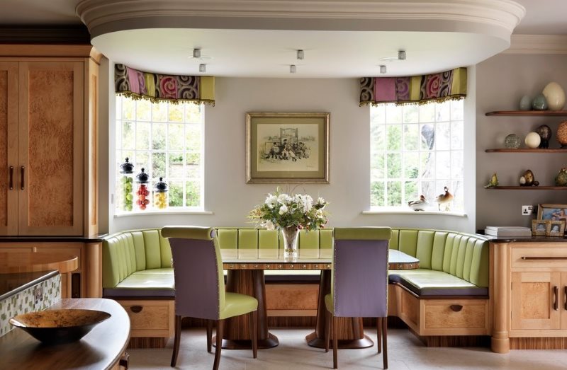 Dining area with corner in the bay window of a private house