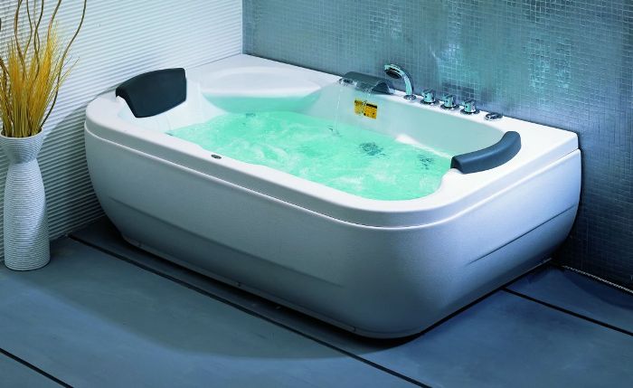 Baignoire jacuzzi.