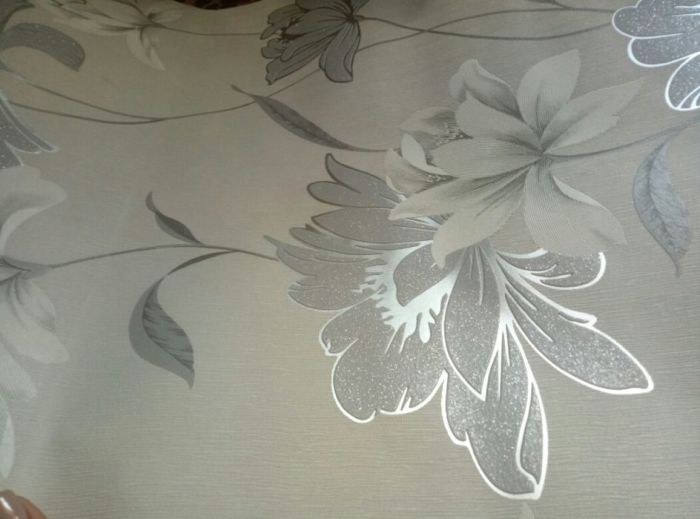 Papier peint en vinyle pour la salle de bain.