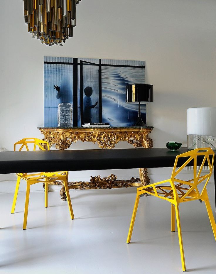 Yellow chairs at the dining table