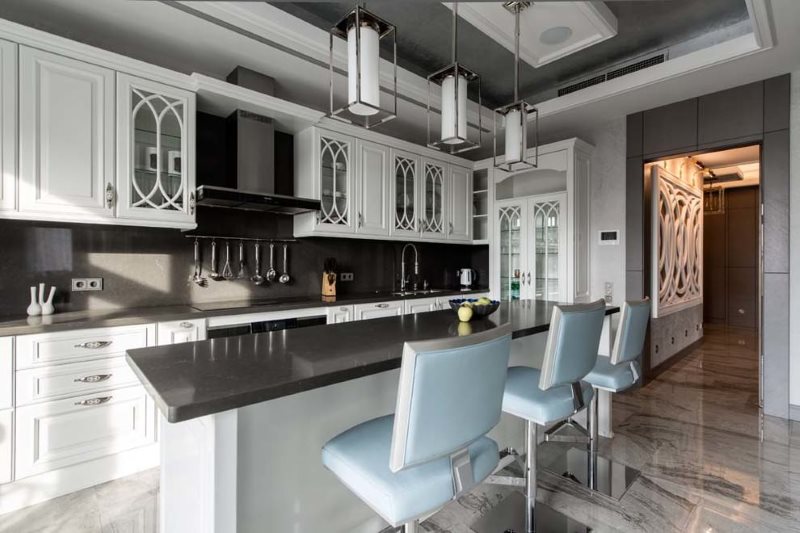 Quầy bếp kiểu Mỹ với mặt trên màu đen