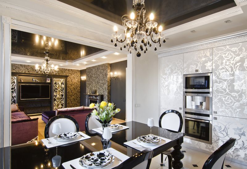 Teto preto na sala de estar e cozinha estilo art déco