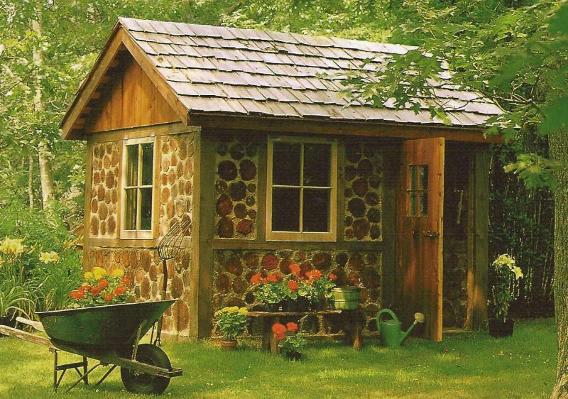 Καλοκαιρινό σπίτι με ξύλινη οροφή