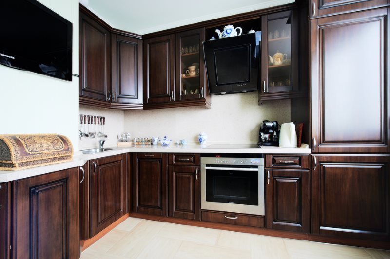 Auriculares de esquina con fachadas de madera.