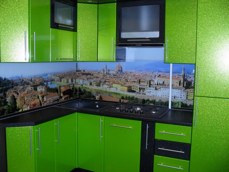 Green headset with black countertop