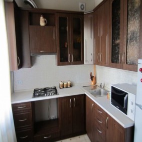 Καφέ προσόψεις από MDF στην κουζίνα του Χρουστσόφ