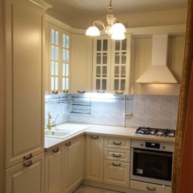 Φωτίζοντας το χώρο εργασίας μιας μικρής κουζίνας