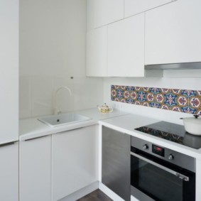 Γωνιακά ακουστικά χωρίς λαβές στις προσόψεις