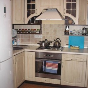 Σχήμα σχήματος U μιας μικρής κουζίνας