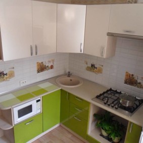 Βυθίστε στη γωνία της κουζίνας