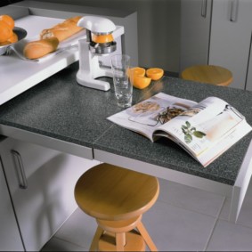 Ανασυρόμενο τραπέζι στην κουζίνα του Χρουστσόφ