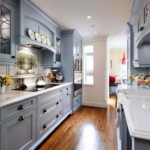 Nhà bếp hẹp với bố trí song song