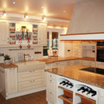 Mui xe lớn phía trên bảng cảm ứng