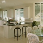 Bàn ăn có mặt kính