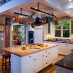 Mặt dây chuyền cho chảo trên trần nhà bếp