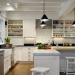 Đèn trần với màu đen đơn giản