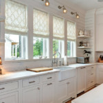 Rèm cửa La Mã trên cửa sổ nhà bếp hẹp