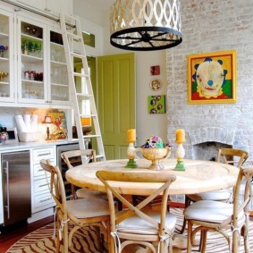 Accente luminoase în interiorul bucătăriei naționale