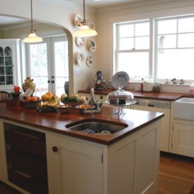 Iluminat bucătărie cu faruri de tavan